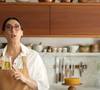 Os ingredientes usados pela chef fogem dos convencionais e levam raspas de laranja, polvilho doce e farinha de mandioca crua