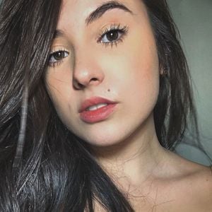 Lethicia Bachim concedeu uma entrevista exclusiva ao Purepeople, onde revelou detalhes dos bastidores do programa