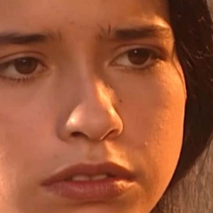 Angélica, perturbada pela história do lençol ensanguentado, rompe o noivado.