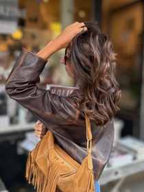 Os novos New Balance cor de 'biscoito da vaquinha' são leves e confortáveis; o tênis que destrona o Adidas Samba com a mesma elegância