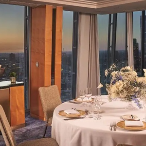 Richarlison escolheu um hotel literalmente nas alturas para pedir Amanda Araújo em casamento. O Shangri-La The Shard ocupa do 34º ao 52º andar do The Shard