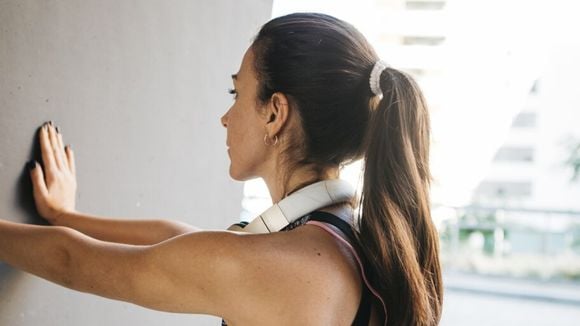 10 exercícios de força para acabar com braços flácidos e a celulite: podem ser feitos em casa, sem pesos nem halteres