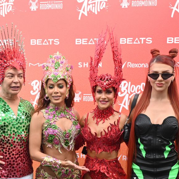 Anitta recebeu amigos como Monique Alfradique em seu bloco de carnaval 2024