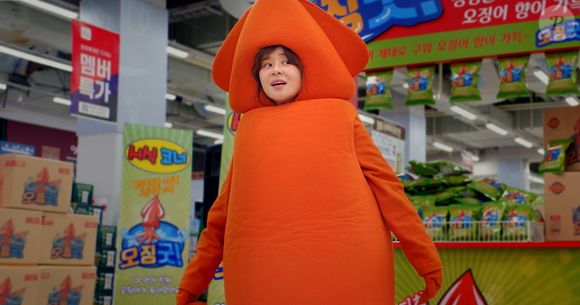 'Olá? Sou Eu!': uma mulher frustrada com sua vida encontra sua versão adolescente, cheia de sonhos e coragem, e precisa encarar quem se tornou