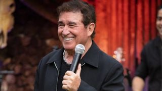 Em meio ao luto por morte da filha, Amado Batista é cobrado na Justiça em mais de R$ 500 mil por dívida com empresa. Detalhes