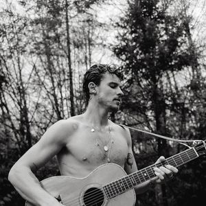 Shawn Mendes costumava deixar de dormir para treinar pesado, mas a meditação e novos hábitos o fizeram mudar o estilo de vida