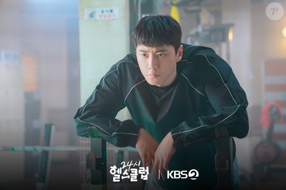 Em entrevista, Lee Jun-young revelou que fez uma dieta insana de 5 refeições por dia para chegar ao corpo definido