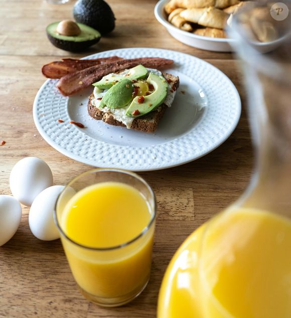 Nesse sentido, a combinação de abacate e ovo é um clássico moderno que faz sucesso em brunches ao redor do mundo por um motivo