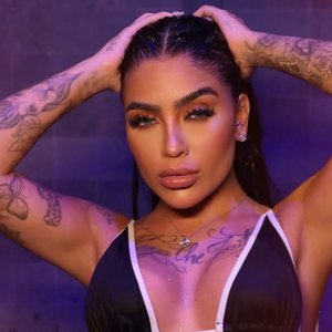 Gente... MC Mirella protesta após fotos íntimas serem alvos de montagem por motivo inusitado: 'Recalcadas'