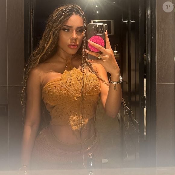 Além de loira e ruiva, Carol Lekker teve tranças e encantou a web