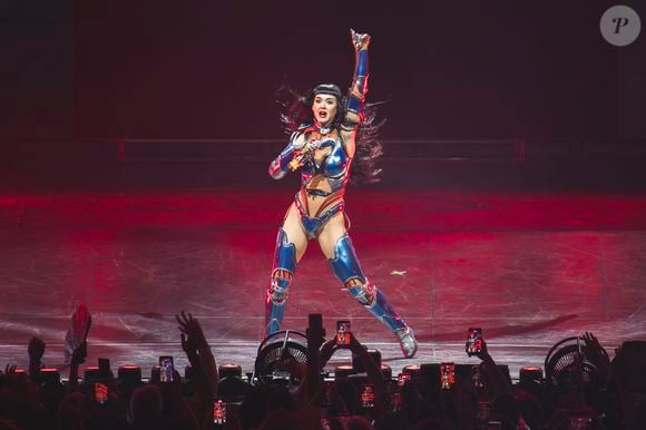 Katy Perry declarou acreditar em aliens e questionou a ideia de que a humanidade seja a única forma de vida existente no universo durante entrevista à GQ