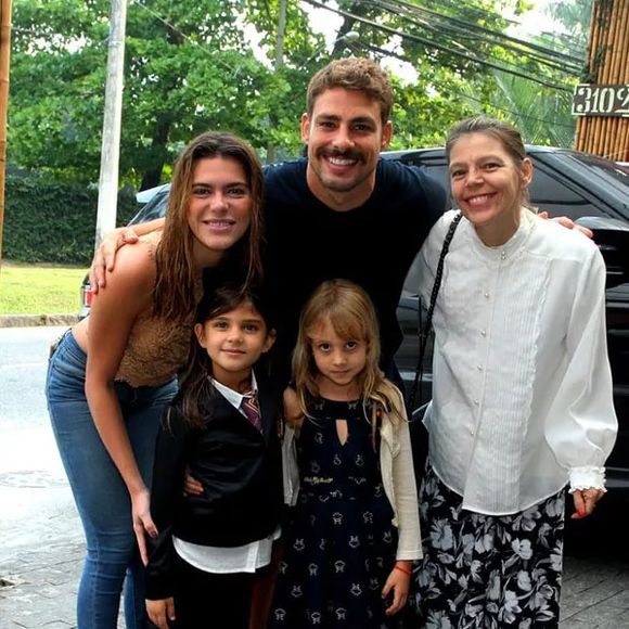 "Minha mãe foi adotada e viveu um câncer desgraçado. Foi muito difícil. Eu e meu irmão seguramos essa onda. Quando encontrava minha filha, o sonho dela era adotar uma menina", lamentou Cauã Reymond