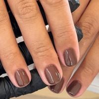 As seis manicures mais elegantes para unhas curtas neste Outono de 2026