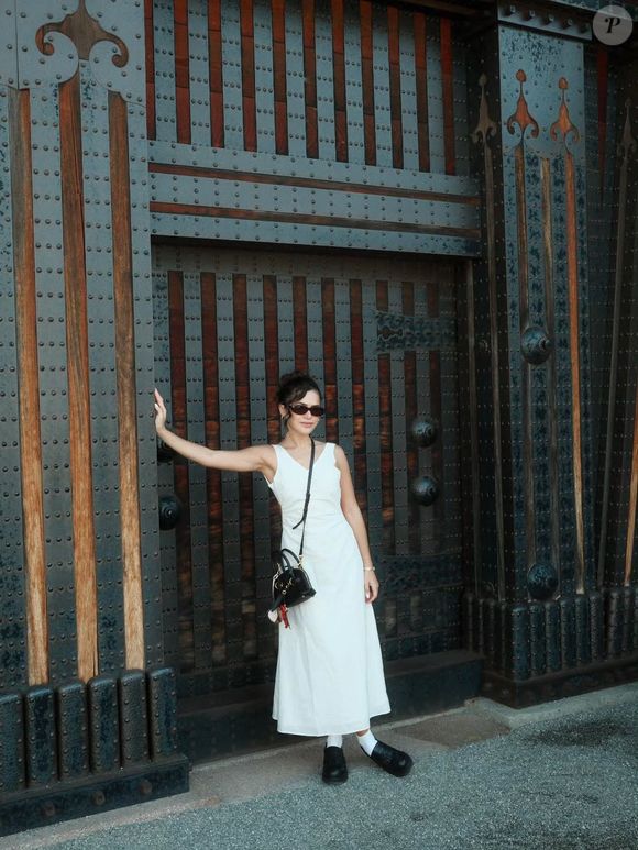 O linho mantém o corpo fresco sem perder a estética chic.