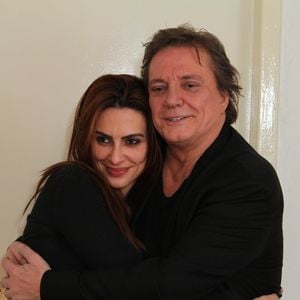 Cleo Pires teve um período de distanciamento do pai biológico, o cantor Fábio Jr., com quem mantém atualmente uma boa relação após um processo de reaproximação