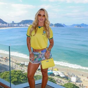 Virgínia apostou em um look sexy para ir ao jogo do Brasil