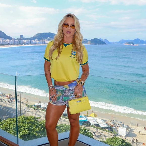 Virgínia apostou em um look sexy para ir ao jogo do Brasil