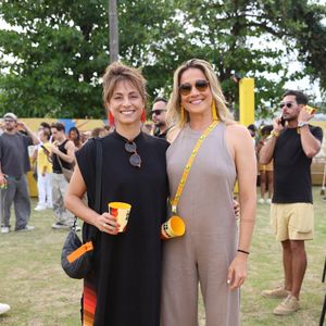 Fernanda Gentil e a mulher, Priscila Montandon, no show de Ivete Sangalo