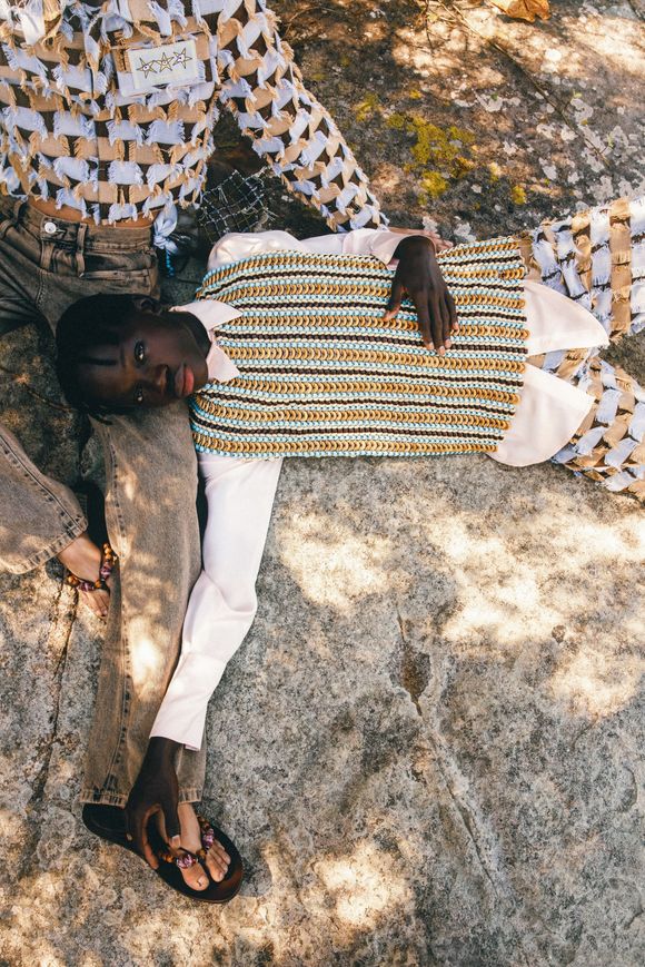 'Eu vendia carregadores portáteis e óculos de sol', contou Mouhamed Diop ao relembrar o período em que trabalhava na praia de Ipanema, antes de entrar para a moda