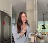 Alessandra Negrini está vendendo imóvel recém-reformado em SP, com ilha de inox em cozinha