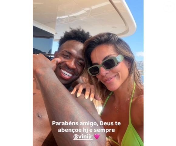 Vini Jr. tem sido marcado nas fotos dos amigos durante comemoração de seu aniversário