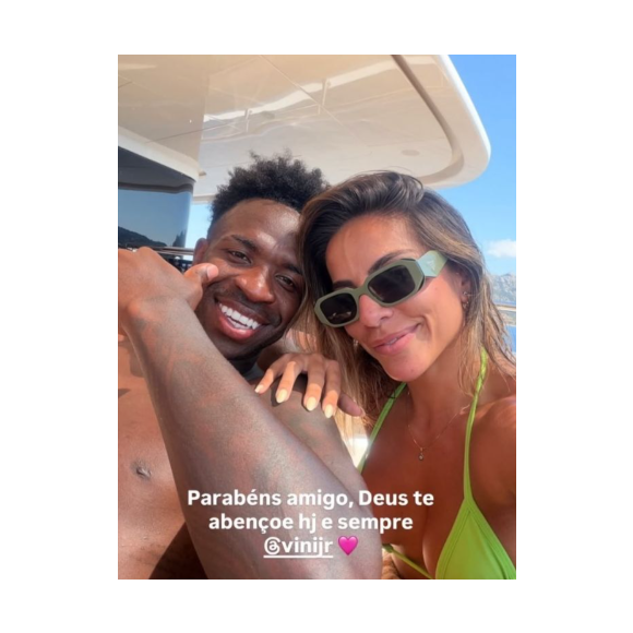Vini Jr. tem sido marcado nas fotos dos amigos durante comemoração de seu aniversário