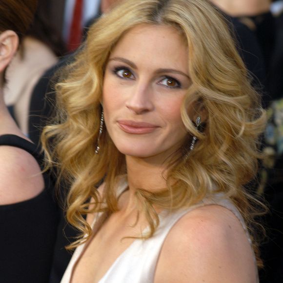 2004: Julia Roberts teria afinado o nariz com a cirurgia