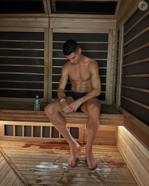 Conhecido por publicar nas redes sociais momentos de recuperação física e sessões intensas de sauna após os treinos, Cristiano Ronaldo também terá um spa privativo completo na nova mansão em Portugal, reforçando o foco do craque em bem-estar, performance e qualidade de vida