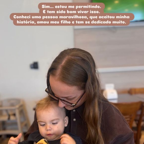 Lucas Borbas postou foto da nova namorada com o filho no colo