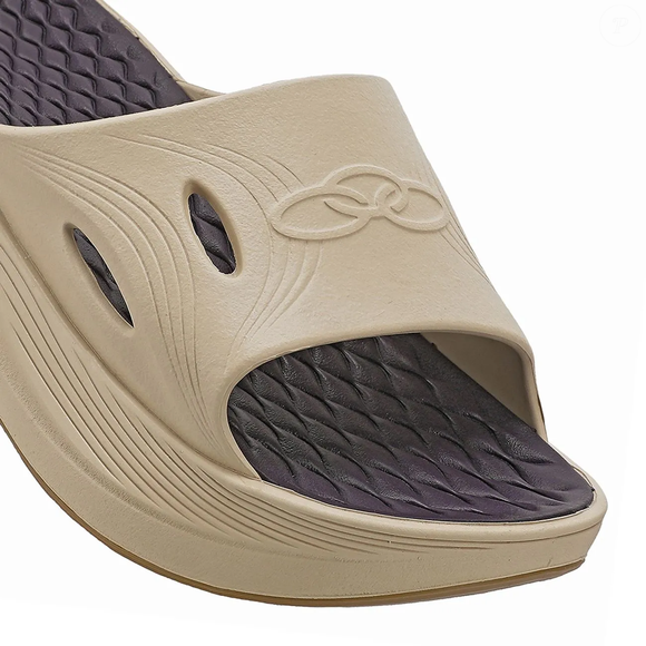 Nem alpargatas, nem sapatilhas. As sandálias confortáveis ​​que são a sensação deste verão são estes modelos desportivos e confortáveis