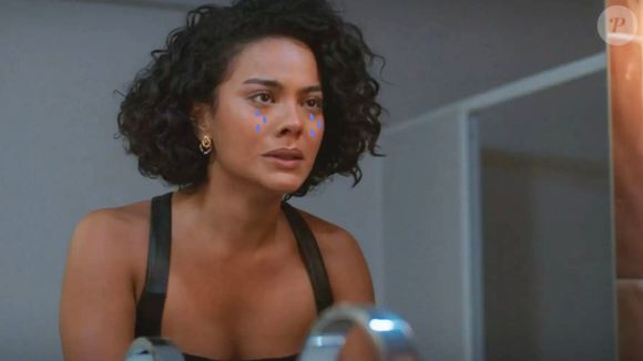 Maria de Fátima (Bella Campos) tem uma grande discussão com Celina (Malu Galli),