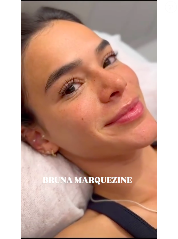 Lash lifting curva e levanta os cílios naturalmente desde a raiz, sem a adição de novos fios