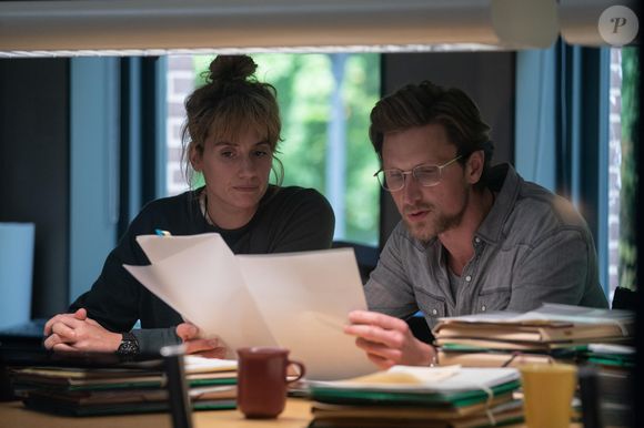 Os personagens principais são os detetives Naia Thulin e Mark Hess, que buscam pistas após encontrarem um boneco de castanhas na cena do crime