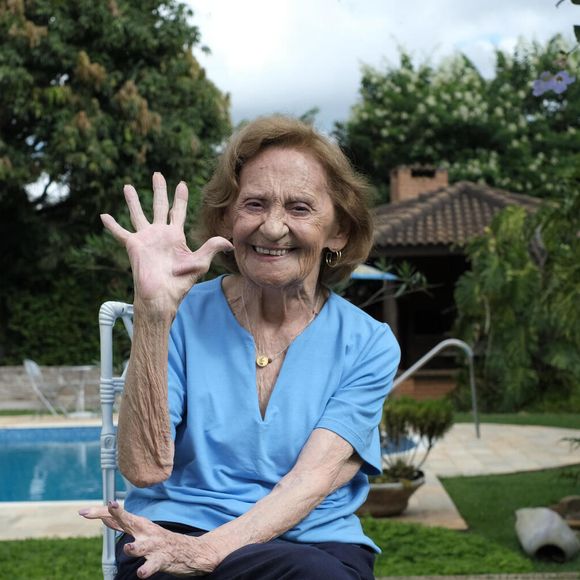 Atualmente presente na reprise de 'A Viagem’, como Guiomar, Laura Cardoso se destacou em diversas novelas. Aos 97 anos, ela esbanja vitalidade, e vive em uma mansão em Itu, no interior de São Paulo, com seus familiares.