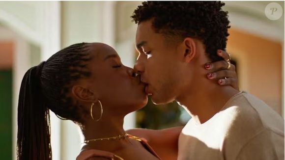 Leona (Clara Moneke) tem lindo casamento com Samuel (Juan Paiva)