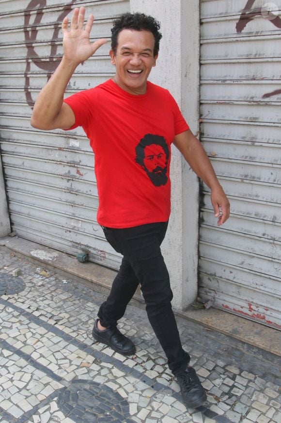 Deo Garcez também chegou à sua zona eleitoral, na Zona Norte da cidade, para participar da votação.