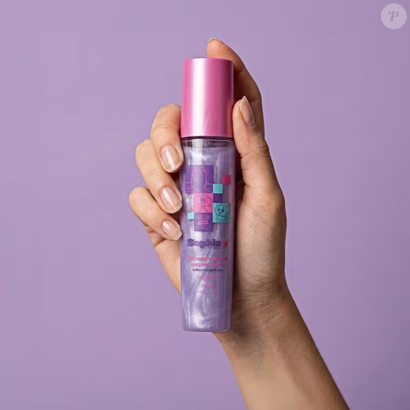 O universo de 'Toy Story 5' ganhou um aliado de beleza: o Splash Shimmer Brilho Intergaláctico combina notas frutadas, glow imediato e fórmula sem álcool para os pequenos aventureiros.