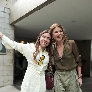 Filhas de Silvio Santos, Patricia Abravanel e Daniela Beyruti foram à Globo receber troféu para o pai no 'Domingão com Huck'