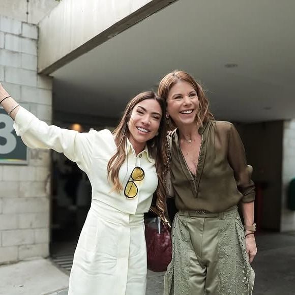 Filhas de Silvio Santos, Patricia Abravanel e Daniela Beyruti foram à Globo receber troféu para o pai no 'Domingão com Huck'