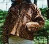 A estampa Bambi começou a dominar casacos, bolsas e acessórios usados por influenciadoras e fashionistas nas redes sociais