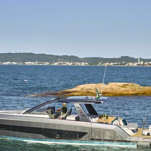 Interior da Schaefer V44, modelo de Gisele Bündchen, destaca acabamento premium, cockpit amplo e integração dos ambientes