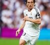Modric realiza atividades nas quais faz uso de faixas de resistência para promover a elasticidade muscular, fundamental para atletas que precisam de agilidade