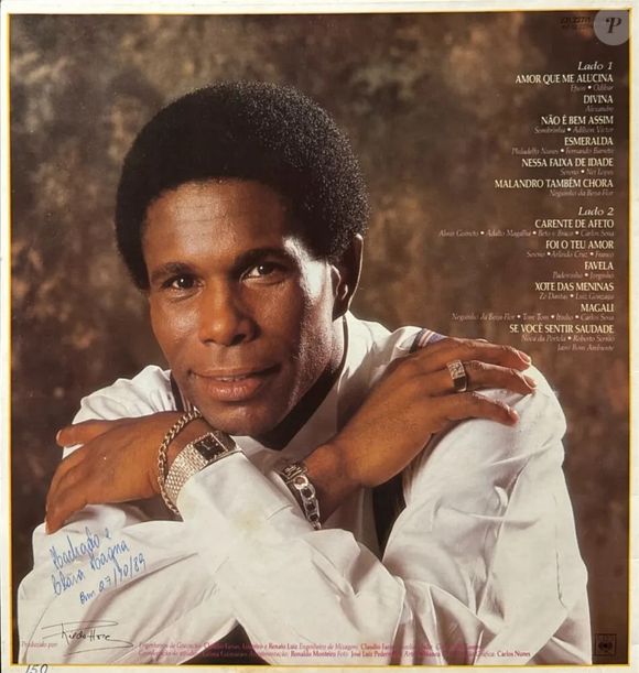 Neguinho da Beija-Flor tem 50 anos de carreira frente à azul e branco carioca