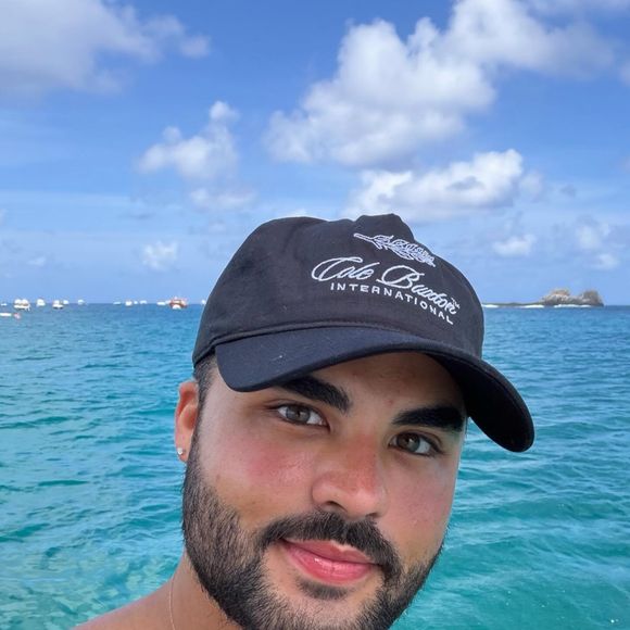 Em Madri, Lucas Guedez reclamou do frio e revelou ter ficado na mansão de Vini Jr., onde curtiu a piscina e sauna