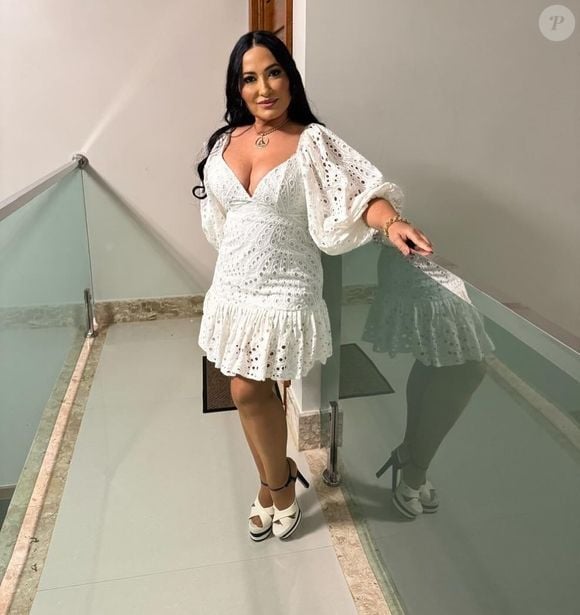 "Mãezinha, esse pesadelo vai passar, já está chegando ao fim, acredite; 'agindo Deus, ninguém impedirá', papai do céu não desampara os seus e nunca os abandona", escreveu Deolane para a mãe