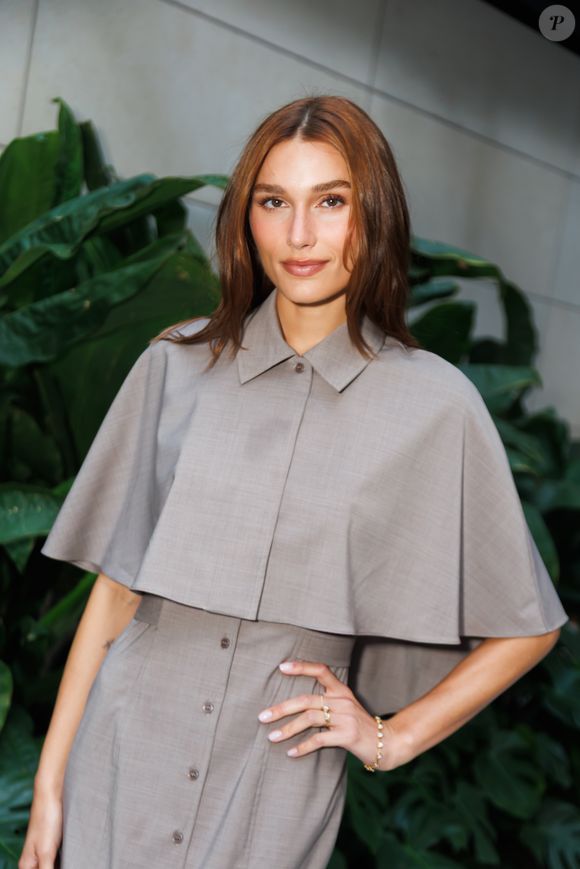 A participação de Sasha Meneghel na agenda internacional de O Diabo Veste Prada 2 evidencia o crescimento da estilista no mercado global, especialmente após o lançamento da Mondepars, marca com foco em design atemporal e sustentabilidade