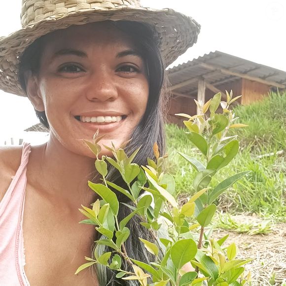 Marina, ex-engenheira civil, trocou a carreira para viver como artesã viajando pelo Brasil em uma Kombi