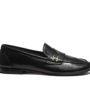 Durante a busca, foi localizado um modelo bastante semelhante ao usado pela esposa de Marcus Buaiz na coleção de primavera de 2021 da Chanel