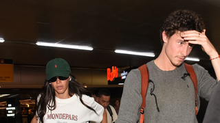 Bruna Marquezine no Carnaval de Salvador: este detalhe das Havaianas nos pés da atriz é a prova definitiva que o namoro com Shawn Mendes engatou