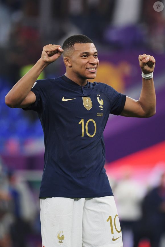 Mbappé, hospitalizado com gastroenterite aguda, é o 2º jogador mais bem pago dos que integram o Mundial de Clubes, com 90 milhões de dólares nos últimos 12 meses